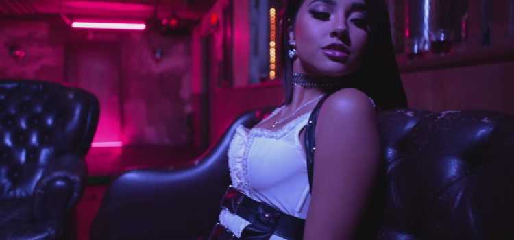 Becky G – Mayores ft Bad Bunny 歌詞を和訳してみた