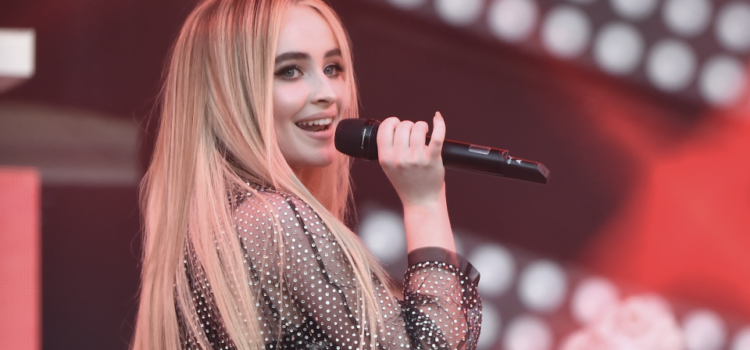 Sabrina Carpenter – Almost Love 歌詞を和訳してみた